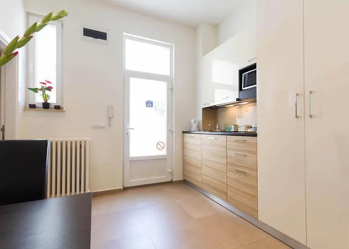 Break Chic And Luxury *